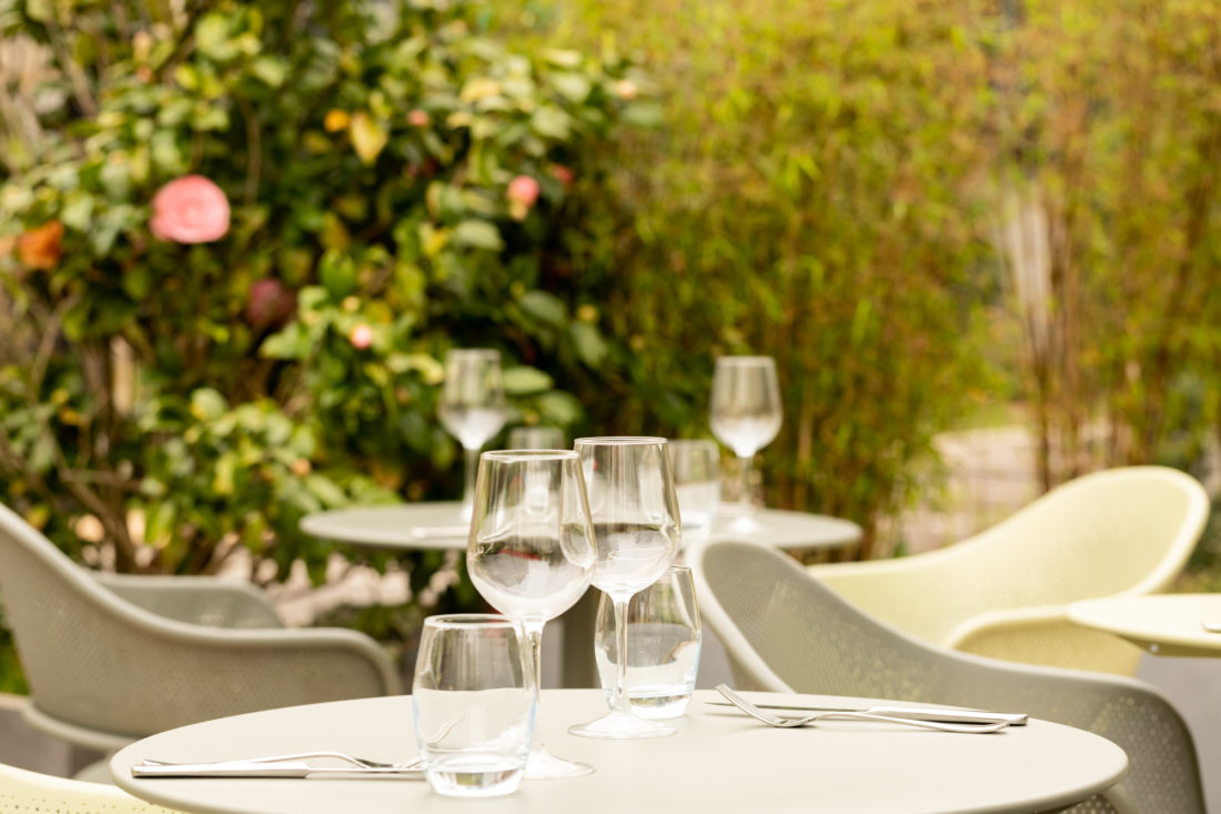 Terrasse du Restaurant Kitchen & Bar at Courtyard by Marriott 4 étoiles